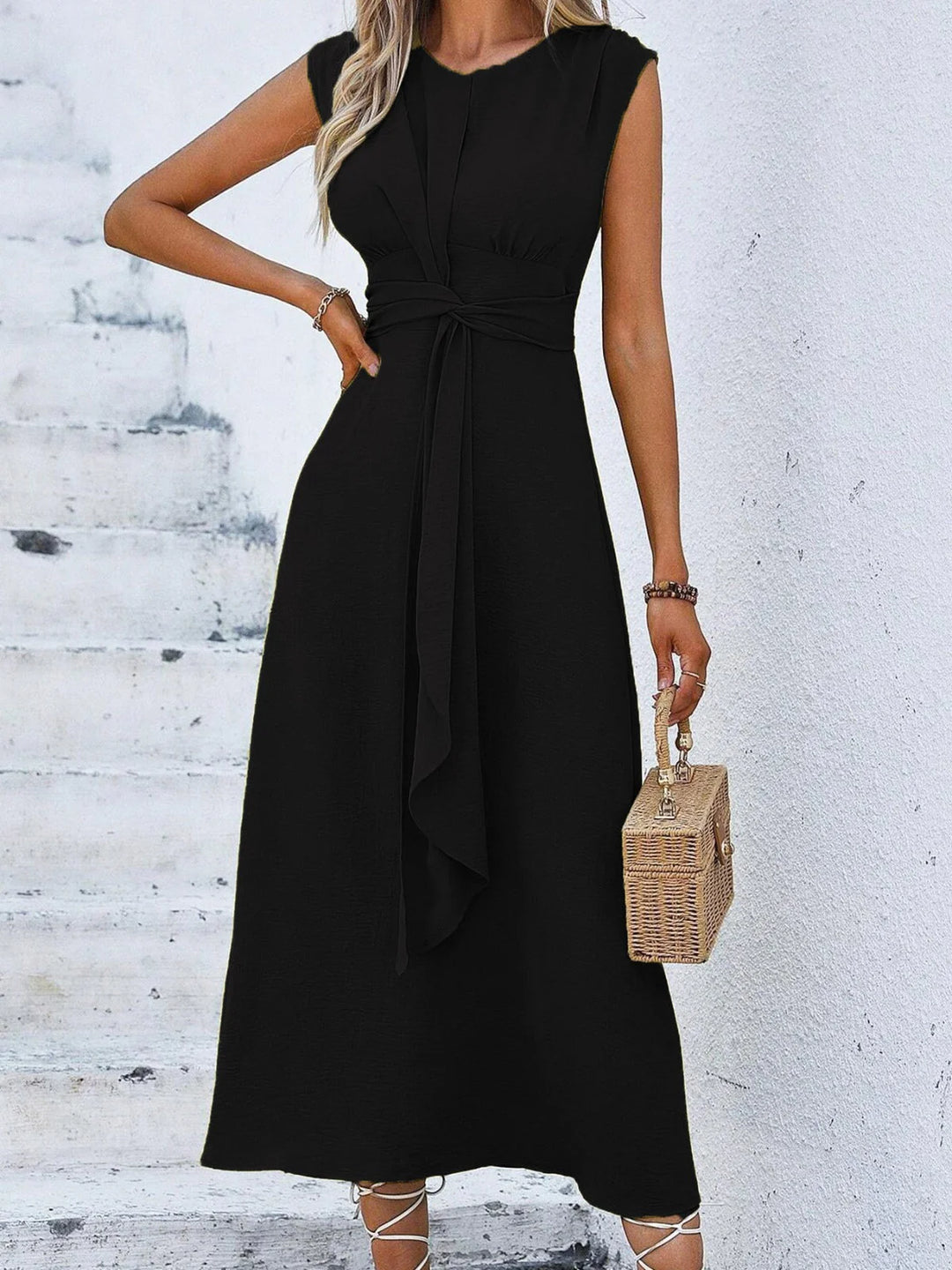 Eva | Elegant Sleeveless Dress with Adjustable Belt