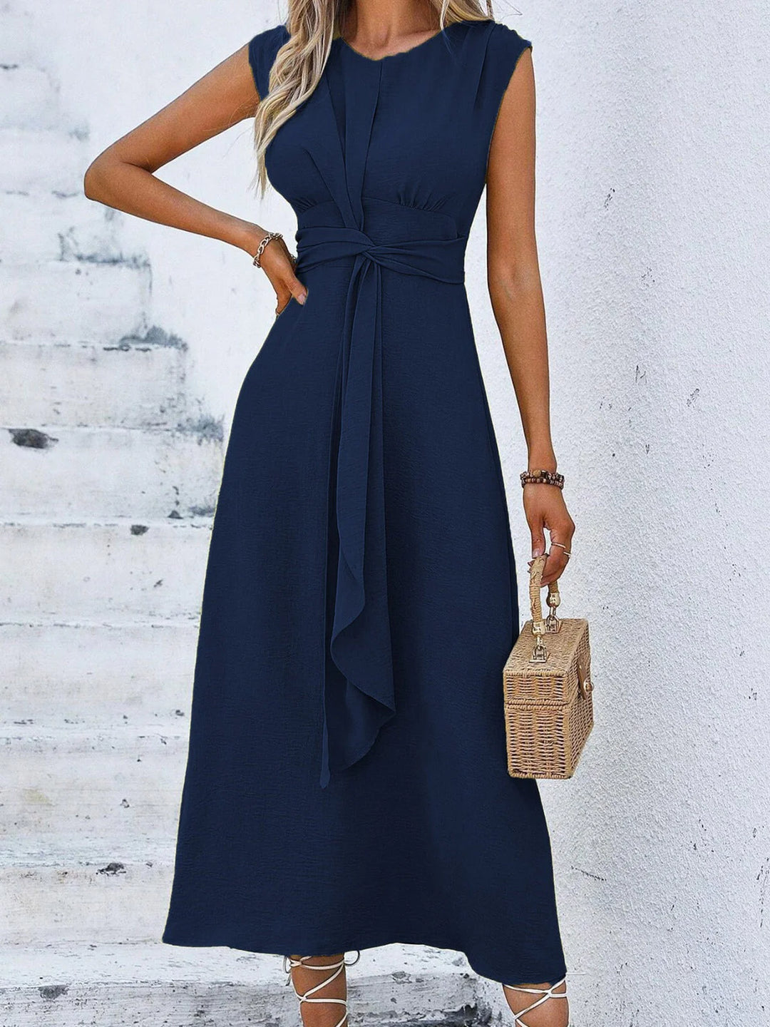 Eva | Elegant Sleeveless Dress with Adjustable Belt