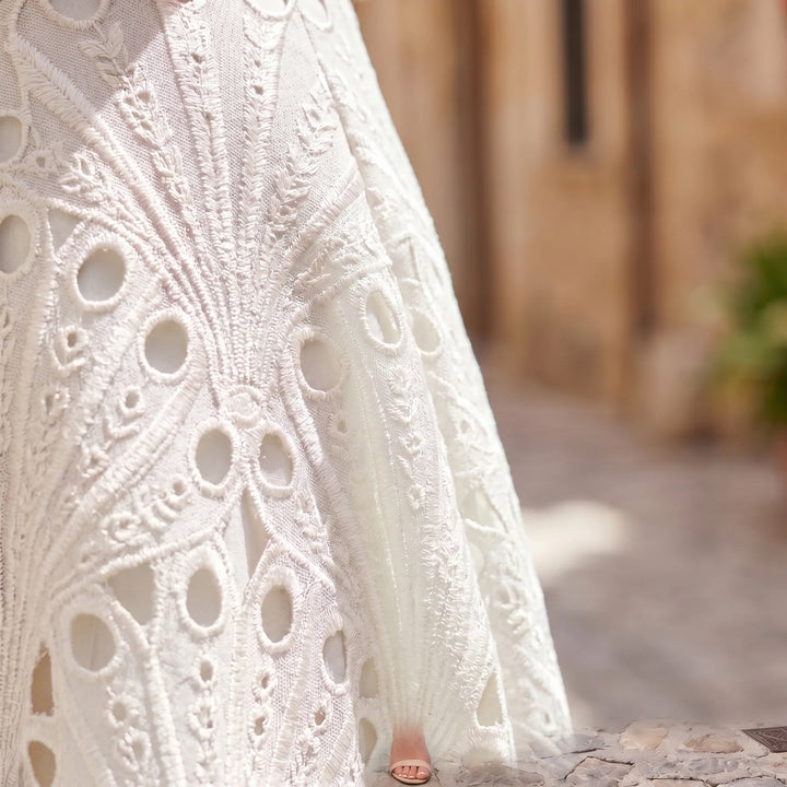 Charlisse – Sophisticated High-Neck Lace Midi Dress